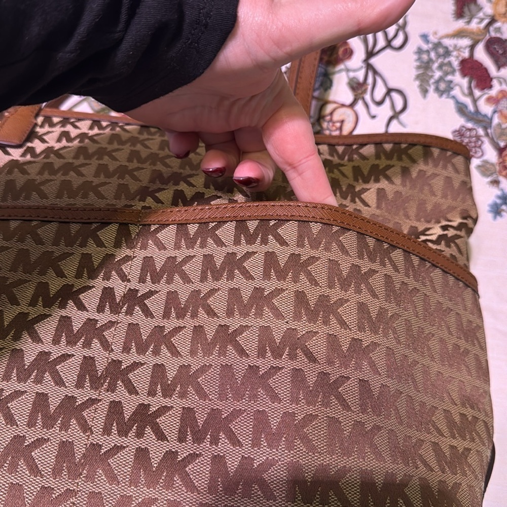 MICHAEL KORS Canvas Tote with Multiple Pockets and Gold Hardware EUC - Picture 7 of 13